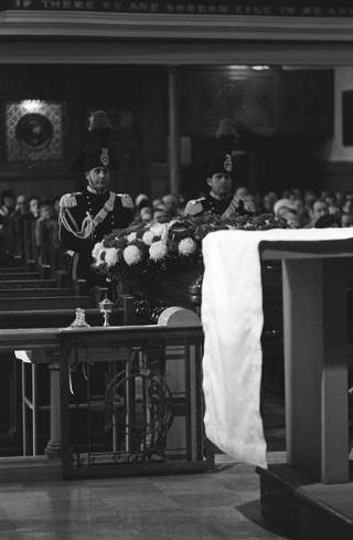 New York, Funerali di Luigi Antonini, Presidente del Consiglio italo-americano del lavoro. Corona del Presidente della Repubblica Giuseppe Saragat.