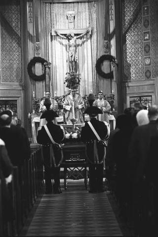 New York, Funerali di Luigi Antonini, Presidente del Consiglio italo-americano del lavoro. Corona del Presidente della Repubblica Giuseppe Saragat.