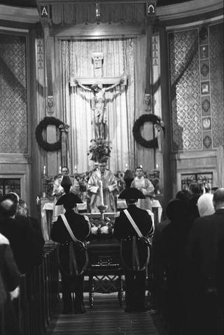 New York, Funerali di Luigi Antonini, Presidente del Consiglio italo-americano del lavoro. Corona del Presidente della Repubblica Giuseppe Saragat.
