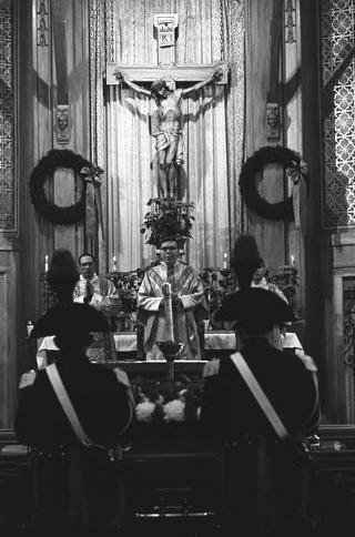 New York, Funerali di Luigi Antonini, Presidente del Consiglio italo-americano del lavoro. Corona del Presidente della Repubblica Giuseppe Saragat.