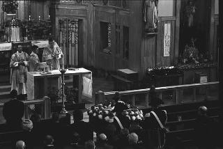 New York, Funerali di Luigi Antonini, Presidente del Consiglio italo-americano del lavoro. Corona del Presidente della Repubblica Giuseppe Saragat.