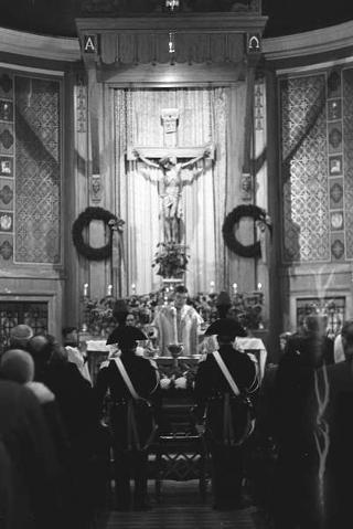 New York, Funerali di Luigi Antonini, Presidente del Consiglio italo-americano del lavoro. Corona del Presidente della Repubblica Giuseppe Saragat.