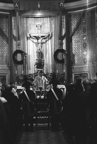 New York, Funerali di Luigi Antonini, Presidente del Consiglio italo-americano del lavoro. Corona del Presidente della Repubblica Giuseppe Saragat.