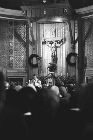 New York, Funerali di Luigi Antonini, Presidente del Consiglio italo-americano del lavoro. Corona del Presidente della Repubblica Giuseppe Saragat.