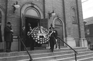 New York, Funerali di Luigi Antonini, Presidente del Consiglio italo-americano del lavoro. Corona del Presidente della Repubblica Giuseppe Saragat.