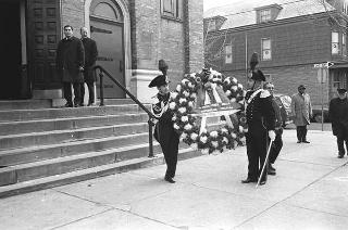 New York, Funerali di Luigi Antonini, Presidente del Consiglio italo-americano del lavoro. Corona del Presidente della Repubblica Giuseppe Saragat.