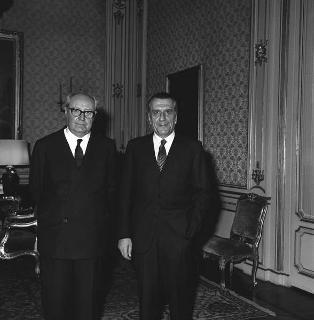 Il Presidente della Repubblica Giuseppe Saragat con Alberto Giovannini, direttore de &quot;Il Roma&quot;