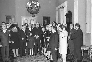 Giuseppe Fucà, Presidente dell'Unione italiana ciechi, con i dirigenti nazionali e gli alunni vincitori di borse di studio istituite dall'Unione in udienza dal Presidente della Repubblica Giuseppe Saragat