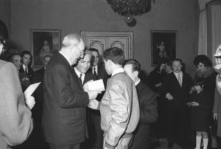 Giuseppe Fucà, Presidente dell'Unione italiana ciechi, con i dirigenti nazionali e gli alunni vincitori di borse di studio istituite dall'Unione in udienza dal Presidente della Repubblica Giuseppe Saragat