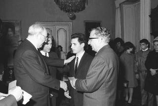 Giuseppe Fucà, Presidente dell'Unione italiana ciechi, con i dirigenti nazionali e gli alunni vincitori di borse di studio istituite dall'Unione in udienza dal Presidente della Repubblica Giuseppe Saragat