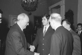 Giuseppe Fucà, Presidente dell'Unione italiana ciechi, con i dirigenti nazionali e gli alunni vincitori di borse di studio istituite dall'Unione in udienza dal Presidente della Repubblica Giuseppe Saragat
