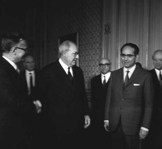 Karl Schiller, Ministro dell'economia della Repubblica Federale di Germania, con Emilio Colombo, Ministro del tesoro in udienza dal Presidente della Repubblica Giuseppe Saragat