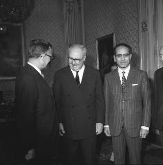 Karl Schiller, Ministro dell'economia della Repubblica Federale di Germania, con Emilio Colombo, Ministro del tesoro in udienza dal Presidente della Repubblica Giuseppe Saragat