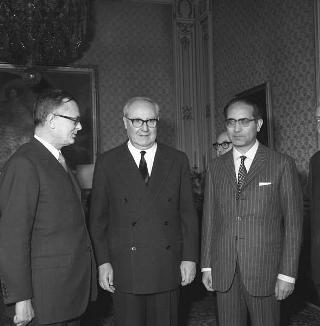 Karl Schiller, Ministro dell'economia della Repubblica Federale di Germania, con Emilio Colombo, Ministro del tesoro in udienza dal Presidente della Repubblica Giuseppe Saragat
