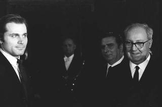 Il Presidente della Repubblica Giuseppe Saragat riceve  in visita di omaggio l'on. Lorenzo Natali, Ministro del turismo e dello spettacolo, e  Italo Gemini, Presidente dell'AGIS, con i vincitori del Premio "David di Donatello"