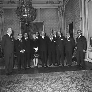 Il Presidente della Repubblica Giuseppe Saragat riceve in udienza l'ing. Giovanni Favaretto Fisca, sindaco di Venezia, con i componenti dell'armo veneziano vincitore della Regata delle antiche Repubbliche marinare e i rappresentanti delle città di Amalfi, Genova e Pisa