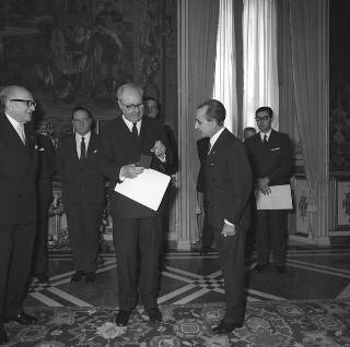 Avv. Giacinto Froggio Francica, Presidente del "Brutium", con i componenti il Comitato direttivo e gli esponenti delle comunità calabresi nel mondo, in occasione della 3^ edizione della "Festa dei calabresi nel mondo"