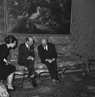 Il Presidente della Repubblica Giuseppe Saragat riceve in udienza Nicanor Costa Mendez, Ministro degli affari esteri dell'Argentina, accompagnato da Mario Zagari, Sottosegretario di Stato per gli affari esteri