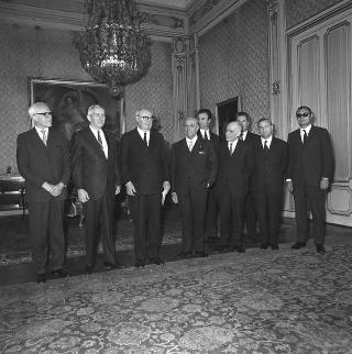 Il Presidente della Repubblica Giuseppe Saragat riceve in udienza Alessandro Rossi Fanelli, accademico nazionale dei Lincei, con le autorità italiane e americane per la ratifica di un accordo di collaborazione scientifica italo-americana