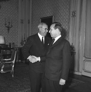 Il Presidente della Repubblica Giuseppe Saragat riceve in udienza Michel Debrè, Ministro degli affari esteri di Francia, accompagnato dagli ambasciatori di Francia a Roma e d'Italia a Parigi