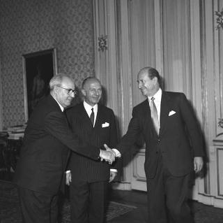 Il Presidente della Repubblica Giuseppe Saragat riceve in udienza Michel Debrè, Ministro degli affari esteri di Francia, accompagnato dagli ambasciatori di Francia a Roma e d'Italia a Parigi