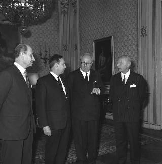 Il Presidente della Repubblica Giuseppe Saragat riceve in udienza Michel Debrè, Ministro degli affari esteri di Francia, accompagnato dagli ambasciatori di Francia a Roma e d'Italia a Parigi