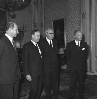 Il Presidente della Repubblica Giuseppe Saragat riceve in udienza Michel Debrè, Ministro degli affari esteri di Francia, accompagnato dagli ambasciatori di Francia a Roma e d'Italia a Parigi