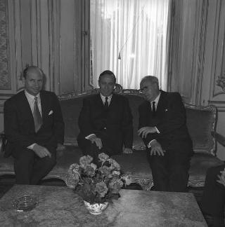 Il Presidente della Repubblica Giuseppe Saragat riceve in udienza Michel Debrè, Ministro degli affari esteri di Francia, accompagnato dagli ambasciatori di Francia a Roma e d'Italia a Parigi