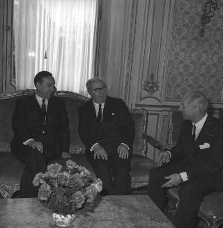 Il Presidente della Repubblica Giuseppe Saragat riceve in udienza Michel Debrè, Ministro degli affari esteri di Francia, accompagnato dagli ambasciatori di Francia a Roma e d'Italia a Parigi