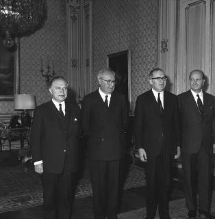 Gaston Eyskens, Presidente del Consiglio del Regno del Belgio, con gli ambasciatori del Belgio a Roma e d'Italia a Bruxelles