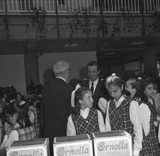 Il Presidente della Repubblica Giuseppe Saragat incontra  il sen. Dante Schietroma, Sottosegretario di Stato all'industria e commercio, con Bruno Cremona, Presidente dell'Associazione nazionale dei fabbricanti di giocattoli, e i partecipanti al Congresso europeo dell'Associazione