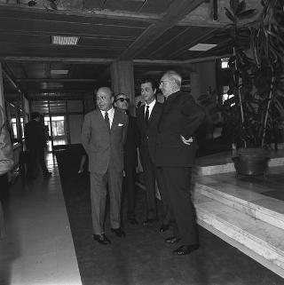 Il Presidente della Repubblica Giuseppe Saragat incontra  il sen. Dante Schietroma, Sottosegretario di Stato all'industria e commercio, con Bruno Cremona, Presidente dell'Associazione nazionale dei fabbricanti di giocattoli, e i partecipanti al Congresso europeo dell'Associazione