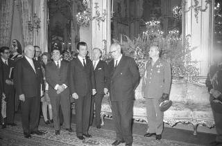 Il Presidente della Repubblica Giuseppe Saragat incontra  il sen. Dante Schietroma, Sottosegretario di Stato all'industria e commercio, con Bruno Cremona, Presidente dell'Associazione nazionale dei fabbricanti di giocattoli, e i partecipanti al Congresso europeo dell'Associazione