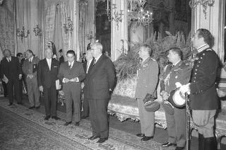 Il Presidente della Repubblica Giuseppe Saragat incontra  il sen. Dante Schietroma, Sottosegretario di Stato all'industria e commercio, con Bruno Cremona, Presidente dell'Associazione nazionale dei fabbricanti di giocattoli, e i partecipanti al Congresso europeo dell'Associazione