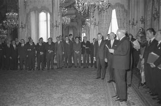 Il Presidente della Repubblica Giuseppe Saragat incontra  il sen. Dante Schietroma, Sottosegretario di Stato all'industria e commercio, con Bruno Cremona, Presidente dell'Associazione nazionale dei fabbricanti di giocattoli, e i partecipanti al Congresso europeo dell'Associazione