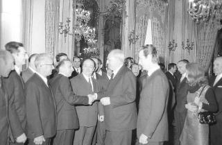 Il Presidente della Repubblica Giuseppe Saragat incontra  il sen. Dante Schietroma, Sottosegretario di Stato all'industria e commercio, con Bruno Cremona, Presidente dell'Associazione nazionale dei fabbricanti di giocattoli, e i partecipanti al Congresso europeo dell'Associazione