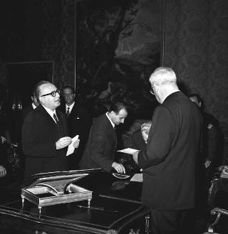 Il Presidente della Repubblica Giuseppe Saragat  durante la cerimonia di Giuramento dei ministri del II Governo Rumor