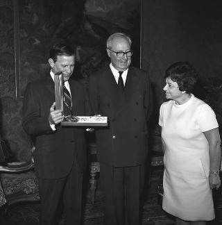 Udienza del Presidente della Repubblica Giuseppe Saragat con John Volpe Ministro dei trasporti degli Stati Uniti e colazione offerta in suo onore
