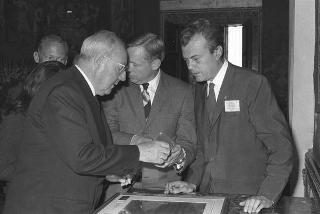 Il Presidente della Repubblica Giuseppe Saragat con gli Astronauti della spedizione &quot;Apollo 11&quot;