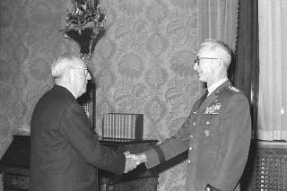 Gen. Andrew J. Goodpaster, nuovo comndante delle forze alleate in Europa: visita di presentazione