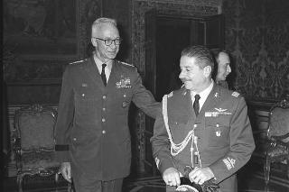 Gen. Andrew J. Goodpaster, nuovo comndante delle forze alleate in Europa: visita di presentazione