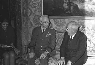 Gen. Andrew J. Goodpaster, nuovo comndante delle forze alleate in Europa: visita di presentazione
