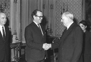 Il Presidente della Repubblica Giuseppe Saragat riceve in udienza George Morgan Thomson, Ministro di Stato britannico per gli affari europei