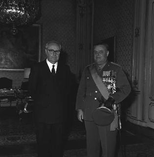 Il Presidente della Repubblica Giuseppe Saragat riceve il Generale di Corpo d'Armata Enzo Marchesi, nuovo Capo di Stato maggiore della difesa