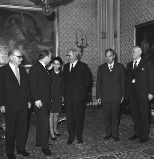 Il Presidente della Repubblica Giuseppe Saragat con Patrick J. Hillery Ministro degli affari esteri d'Irlanda e l'ambasciatore d'Irlanda a Roma, e Aldo Moro Ministro degli affari esteri