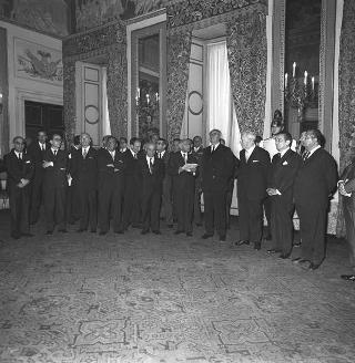 Il Presidente della Repubblica Giuseppe Saragat consegna di borse di studio per le migliori tesi sulla Costituzione repubblicana, con l'intervento dei Presidenti dei due rami del Parlamento e del Presidente del Comitato esecutivo per le celebrazioni del XX anniversario dell'Assemblea Costituente, Gaspare Ambrosini