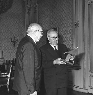 Alberto Maria Ghisalberti, Presidente dell'Istituto per la storia del risorgimento italiano, per ritirare il dono destinato dal Presidente degli Stati Uniti d'America al popolo italiano a ricordo del volo dell'Apollo 11