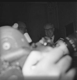 Alberto Maria Ghisalberti, Presidente dell'Istituto per la storia del risorgimento italiano, per ritirare il dono destinato dal Presidente degli Stati Uniti d'America al popolo italiano a ricordo del volo dell'Apollo 11