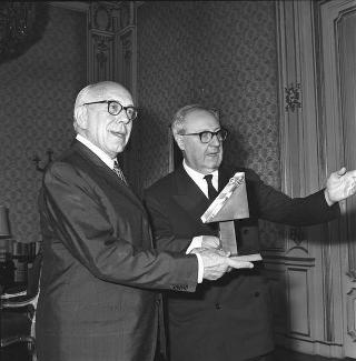 Alberto Maria Ghisalberti, Presidente dell'Istituto per la storia del risorgimento italiano, per ritirare il dono destinato dal Presidente degli Stati Uniti d'America al popolo italiano a ricordo del volo dell'Apollo 11
