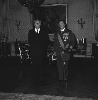 Il Presidente della Repubblica Giuseppe Saragat con Gen. Giorgio Grossi, comandante della II Regione aerea